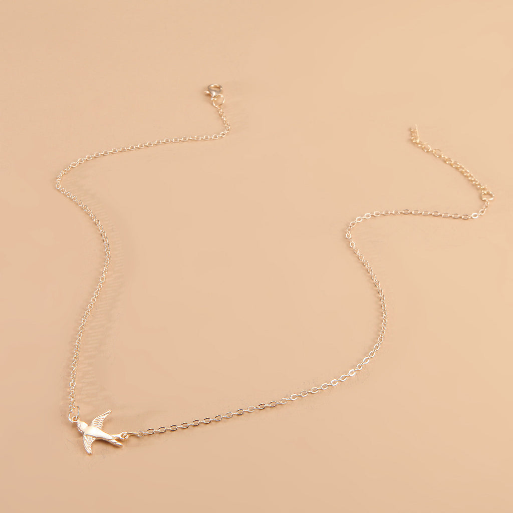 Horizontal Alloy Bird Pendant Necklace Womens Short Clavicle Chain