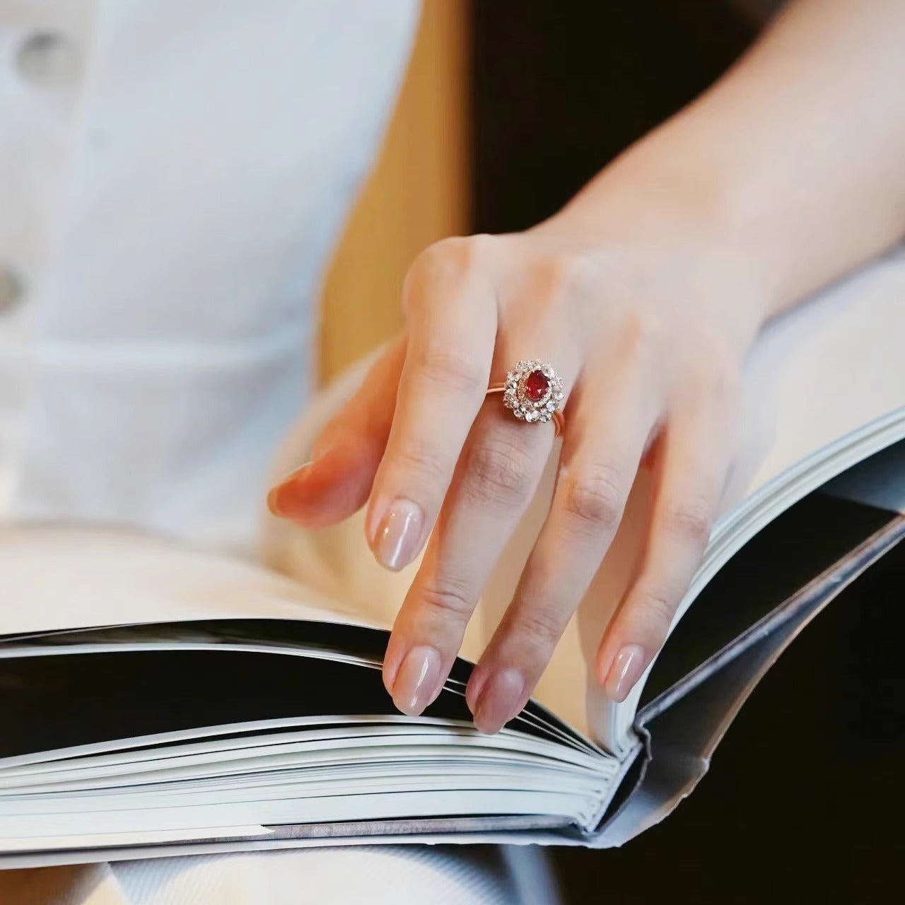 Retro Royal-style Ring With A Sophisticated, High-end Vibe