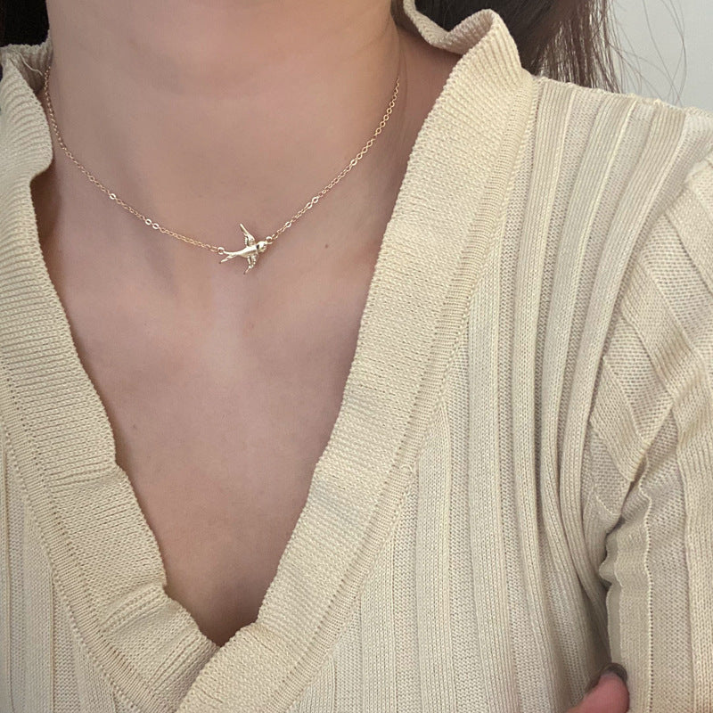 Horizontal Alloy Bird Pendant Necklace Womens Short Clavicle Chain
