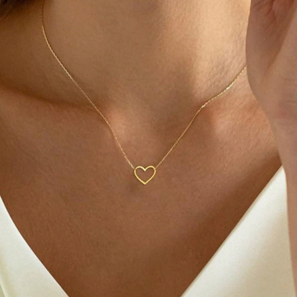 Fashionable Minimalist Hollowed-out Heart Necklace For Women With A Niche Design